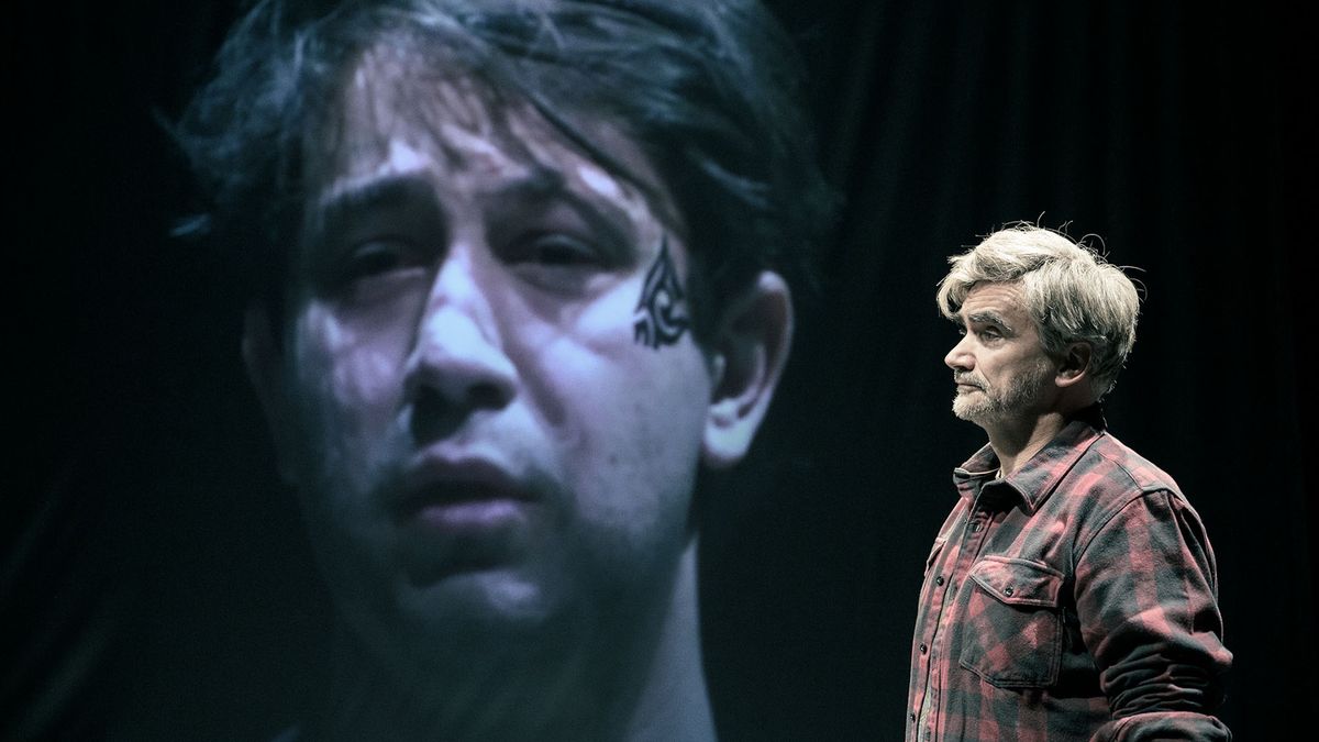 Dejvické divadlo zpracovalo reálnou kauzu, ve které selhaly instituce